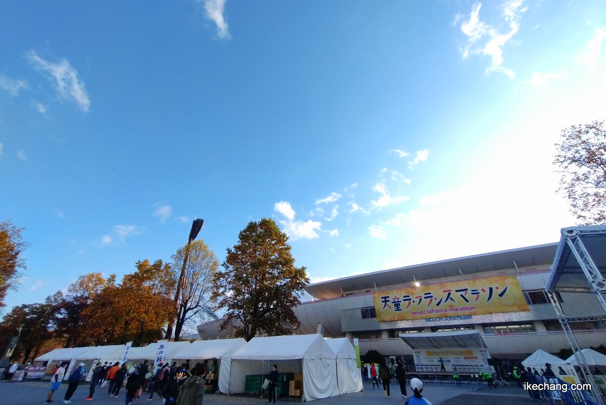 画像：青空の下での天童ラ・フランスマラソン