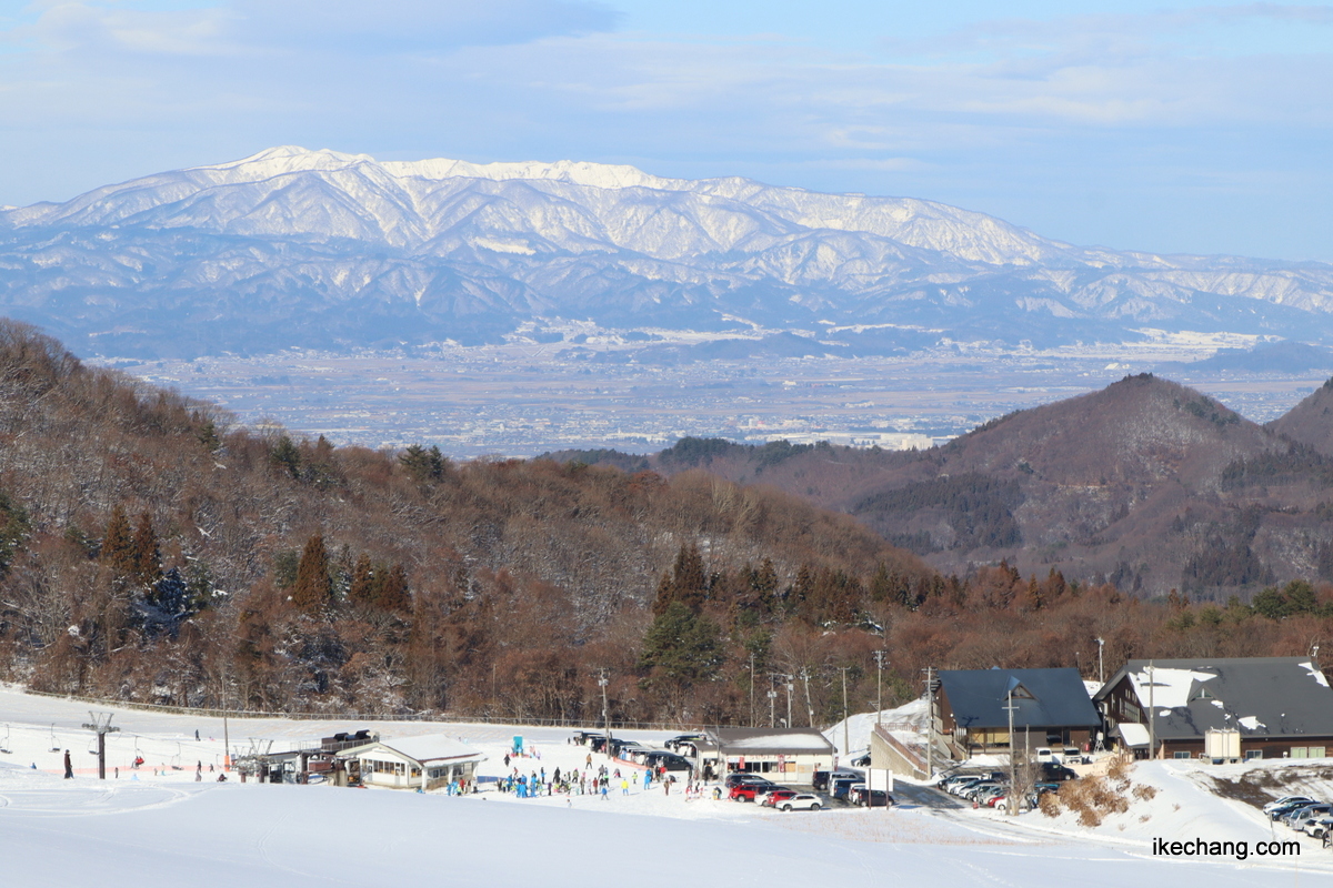 写真：天童高原スキー場と葉山
