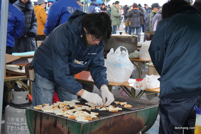 写真:トッピングの調理(第21回平成鍋合戦)